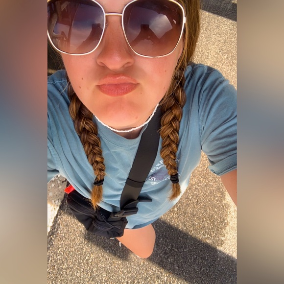 Meet your Posher, Olivia - Picture 1 of 1